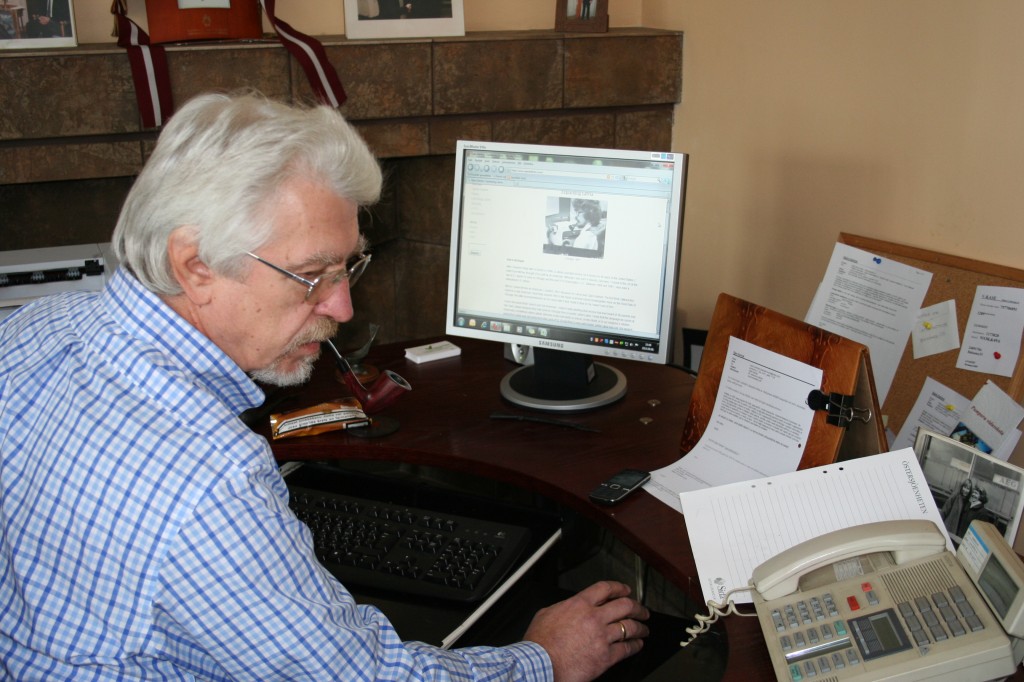 Ojārs Kalniņš at computer